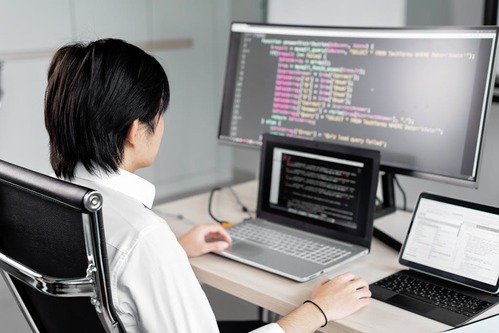 How AI Can Improve Custom Software Development